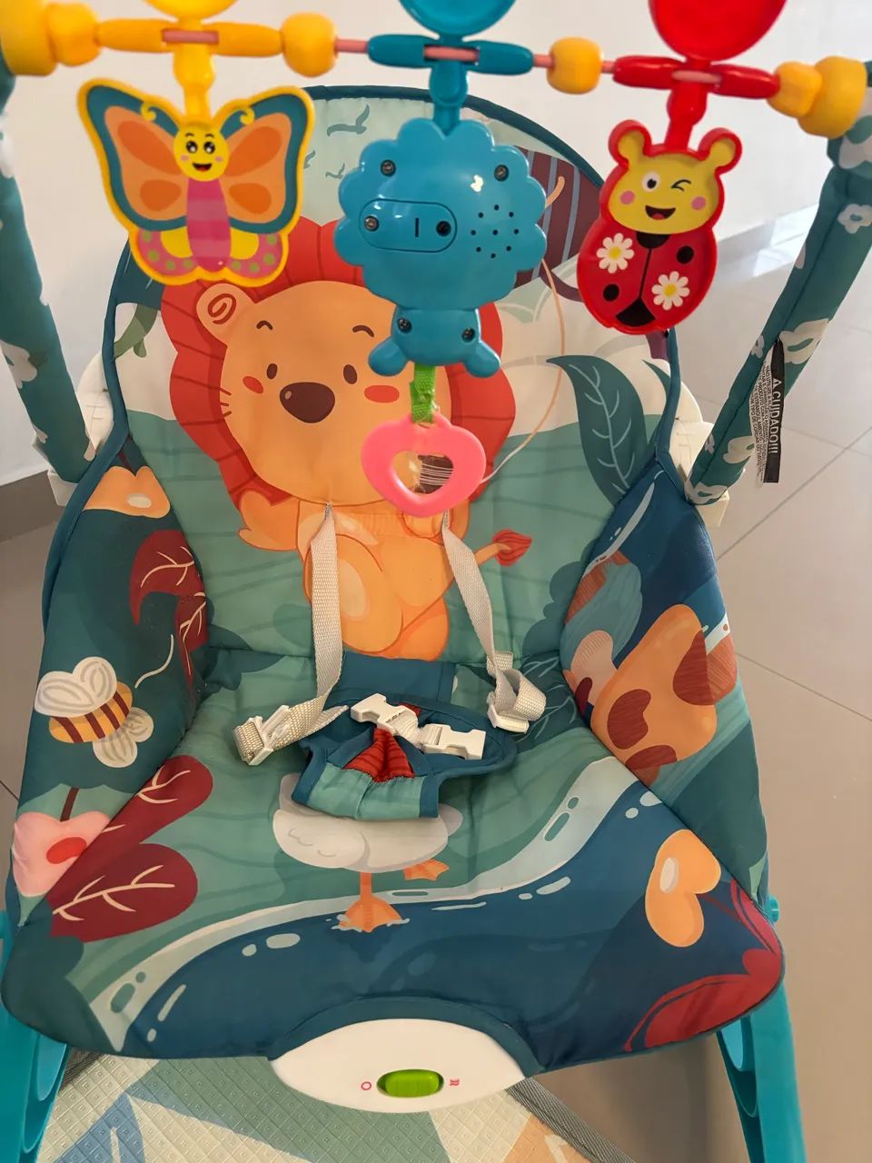 Cadeira de balanço e descanso para bebê 