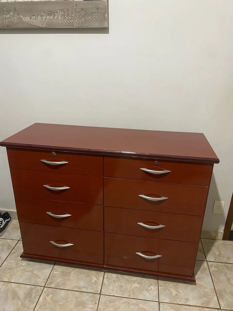 Cômoda 8 gavetas, sendo 2 com chave 