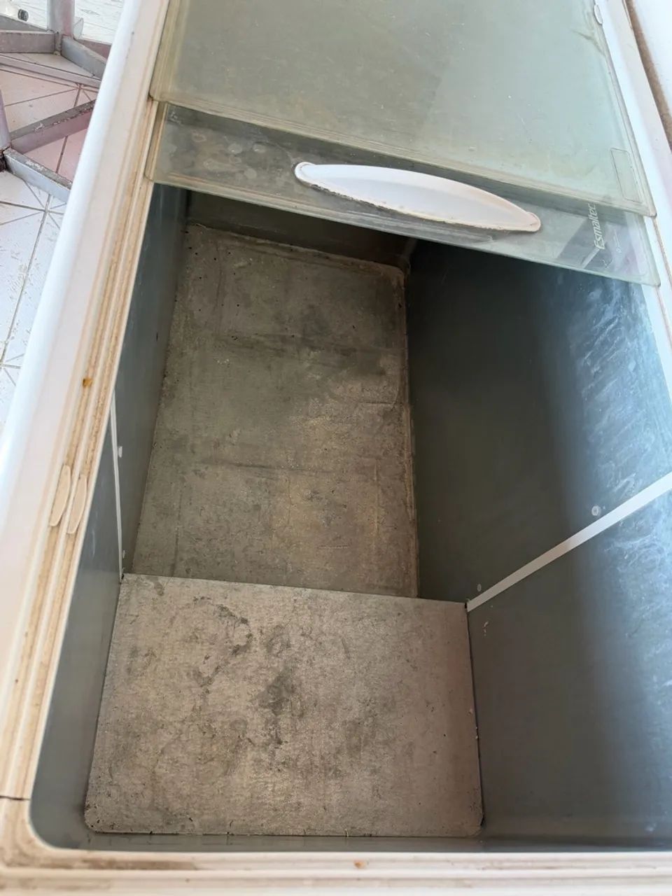 Freezer Horizontal Esmaltec Vidro AF400 - Foto 2