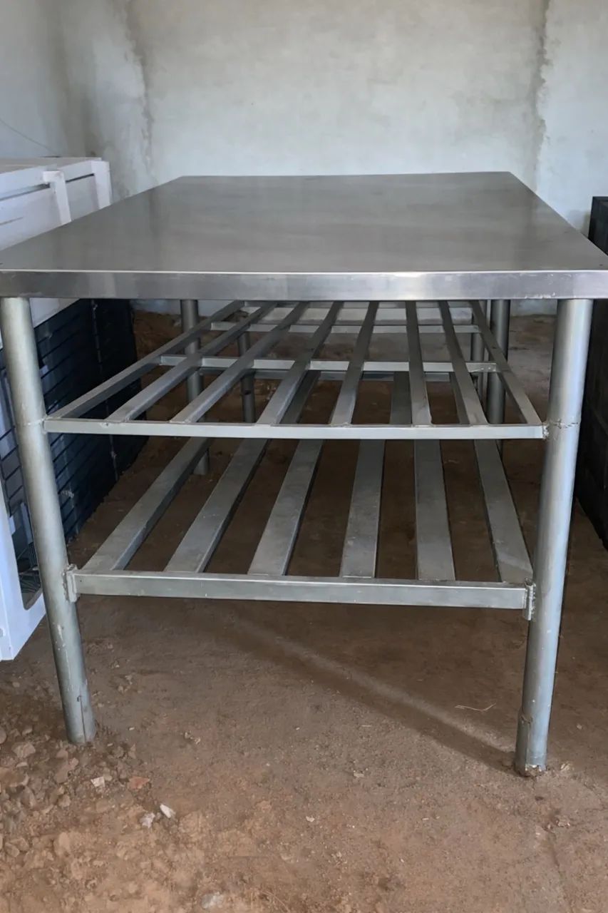 Mesa de inox industrial - 1,00m x 1,00m x 90cm de altura