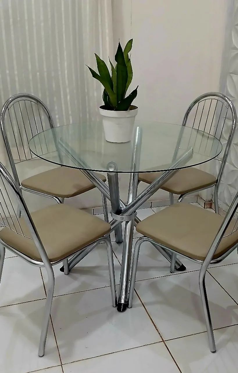 Mesa de Vidro com 4 Cadeiras  - Foto 4
