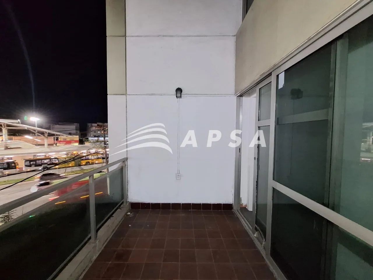 SALA COMERCIAL COMPOSTA POR AMBIENTE PRINCIPAL, LAVABO E COZINHA, OFERECENDO PRATICIDADE E - Foto 3