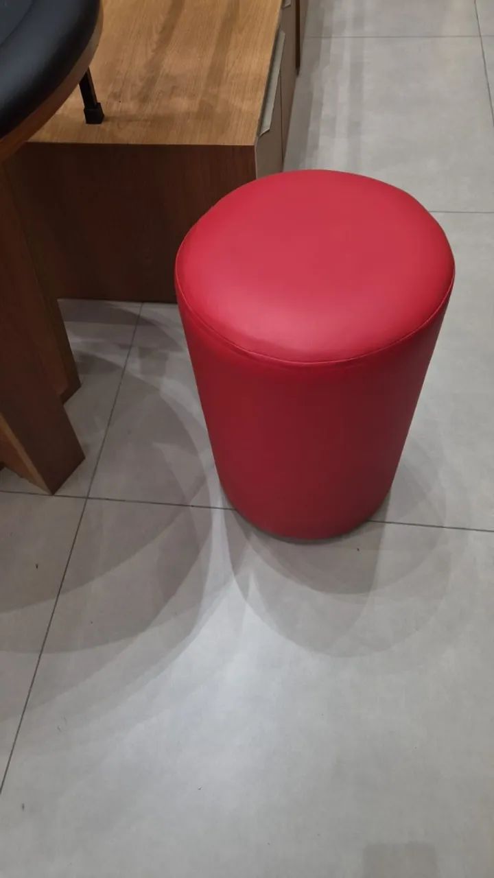 MESA PARA CARTEADO COM 3 PUFFS