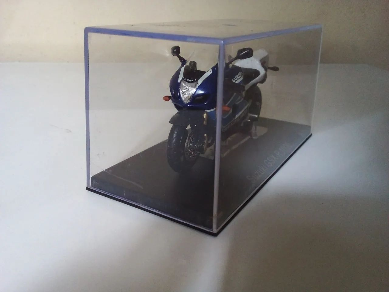 Miniatura Suzuki GSXR 1000 1:24 - Foto 2