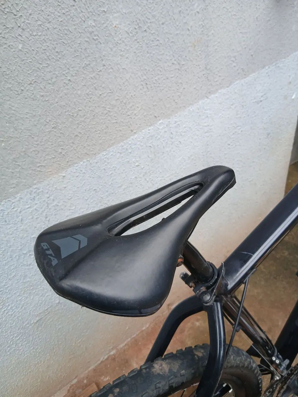 Bicicleta aro 29 usada com freios a disco - Foto 5