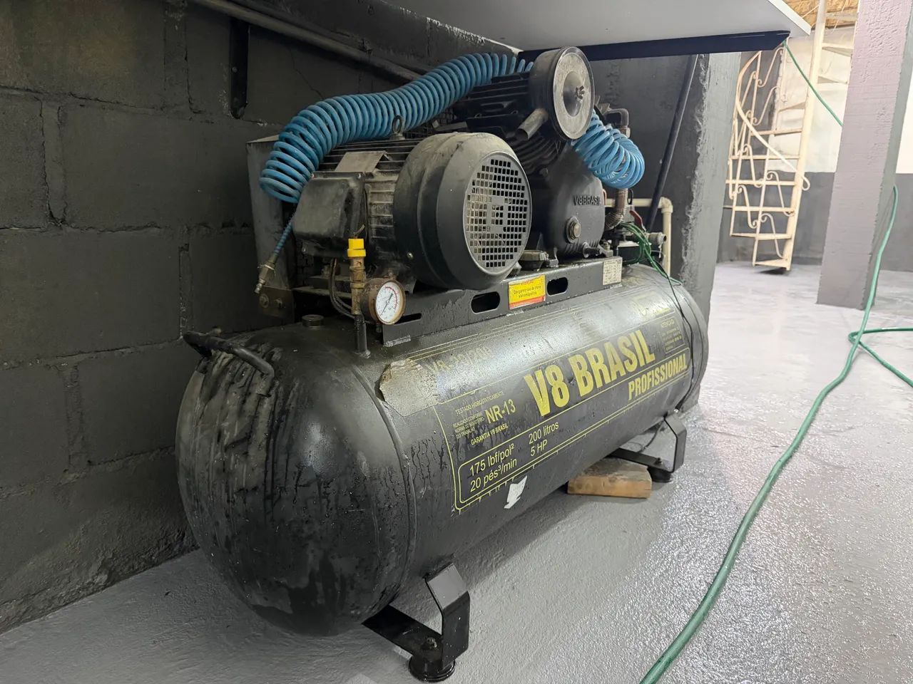 Compressor ar 200L funcionando com acessórios  - Foto 2