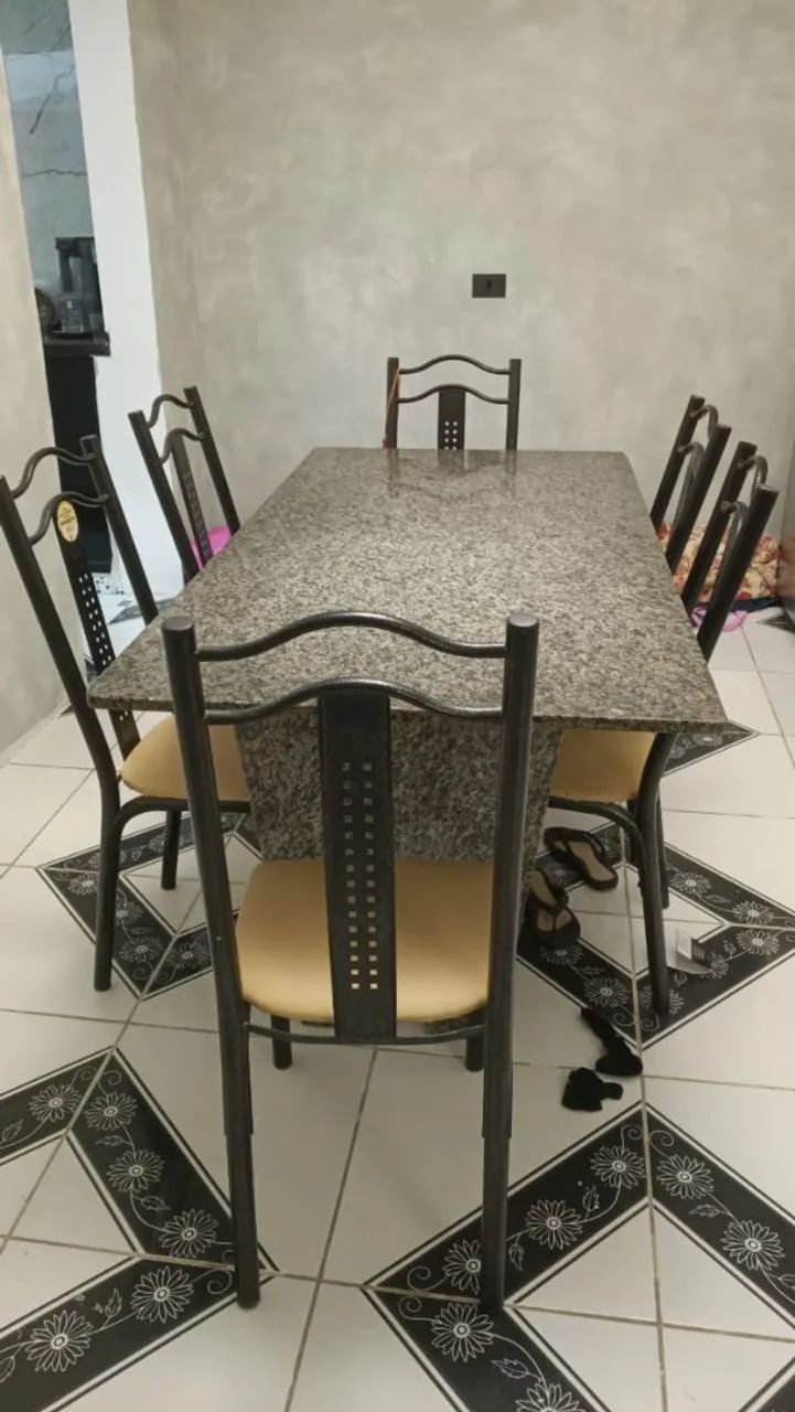 Mesa com 6 cadeiras