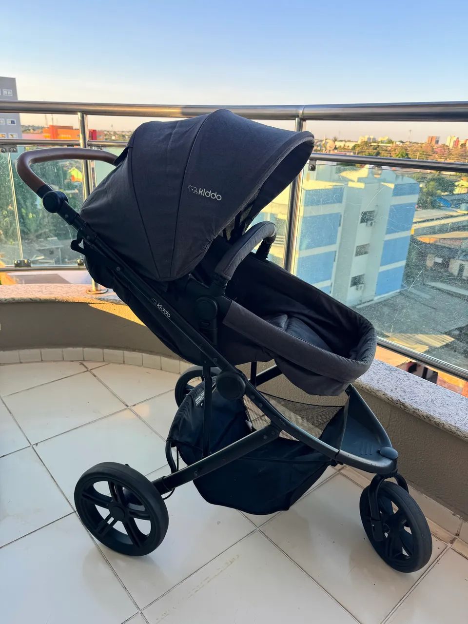 Carrinho de bebê + bebê conforto 