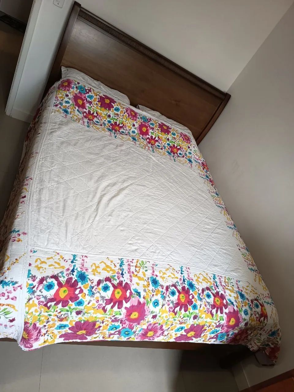 Cama casal Queen madeira 