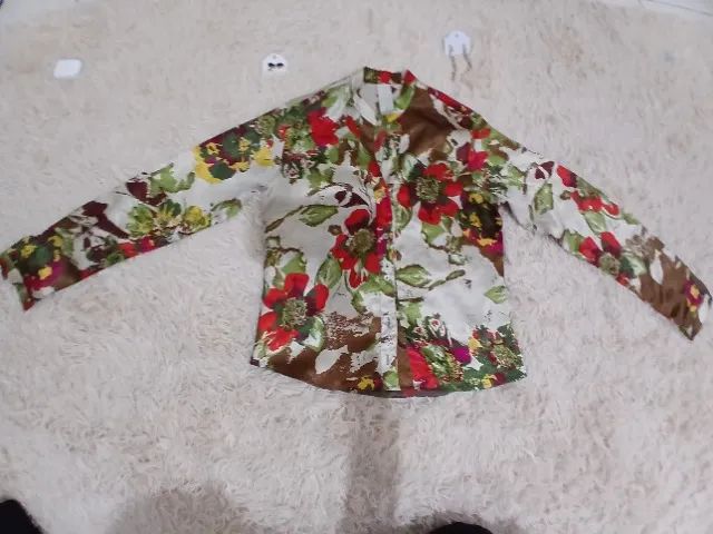 Blusa de cetim elegante - Foto 2