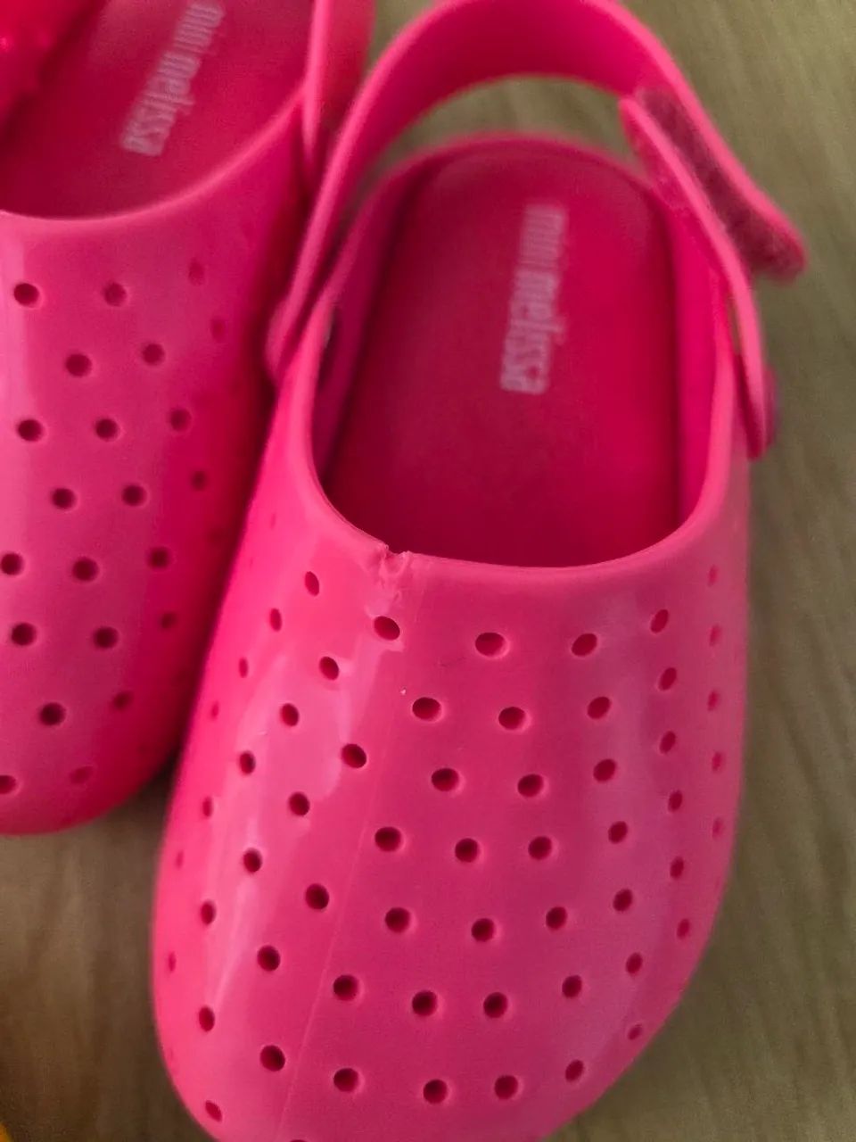 sandália mini melissa gêmeas rosa e amarela - Foto 2