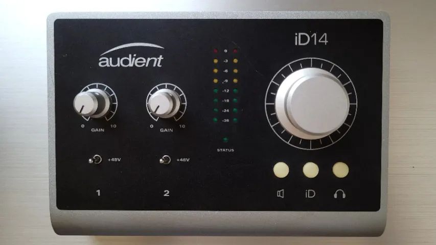 Interface de Áudio Audient iD14 MKI (1ª Geração)