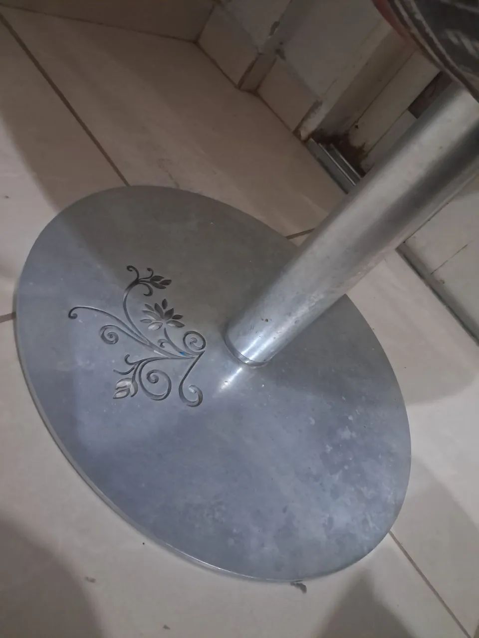 Poltrona giratoria com estampa retrô - cheia de estilo! - Foto 5