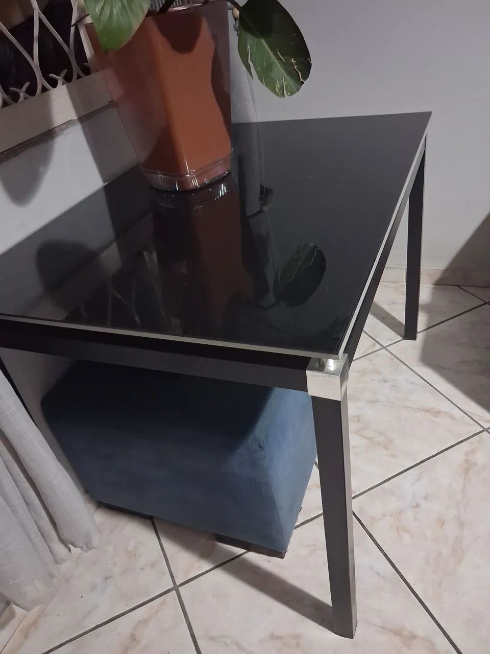 Mesa de vidro e metal preta  - Foto 4
