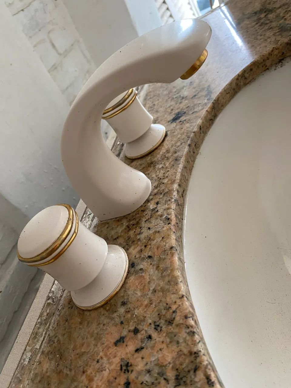 Balcão com pia de banheiro  - Foto 2