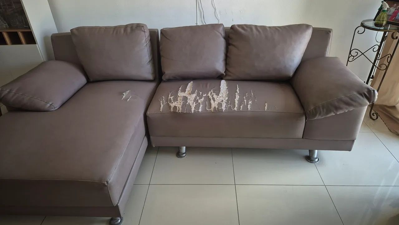 Sofá com chesi  3 lugares Gmag