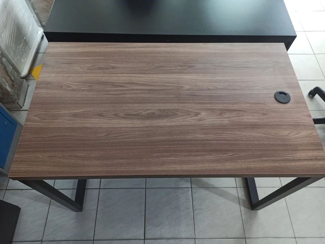 Mesa robusta de 1.20m para escritório  - Foto 4