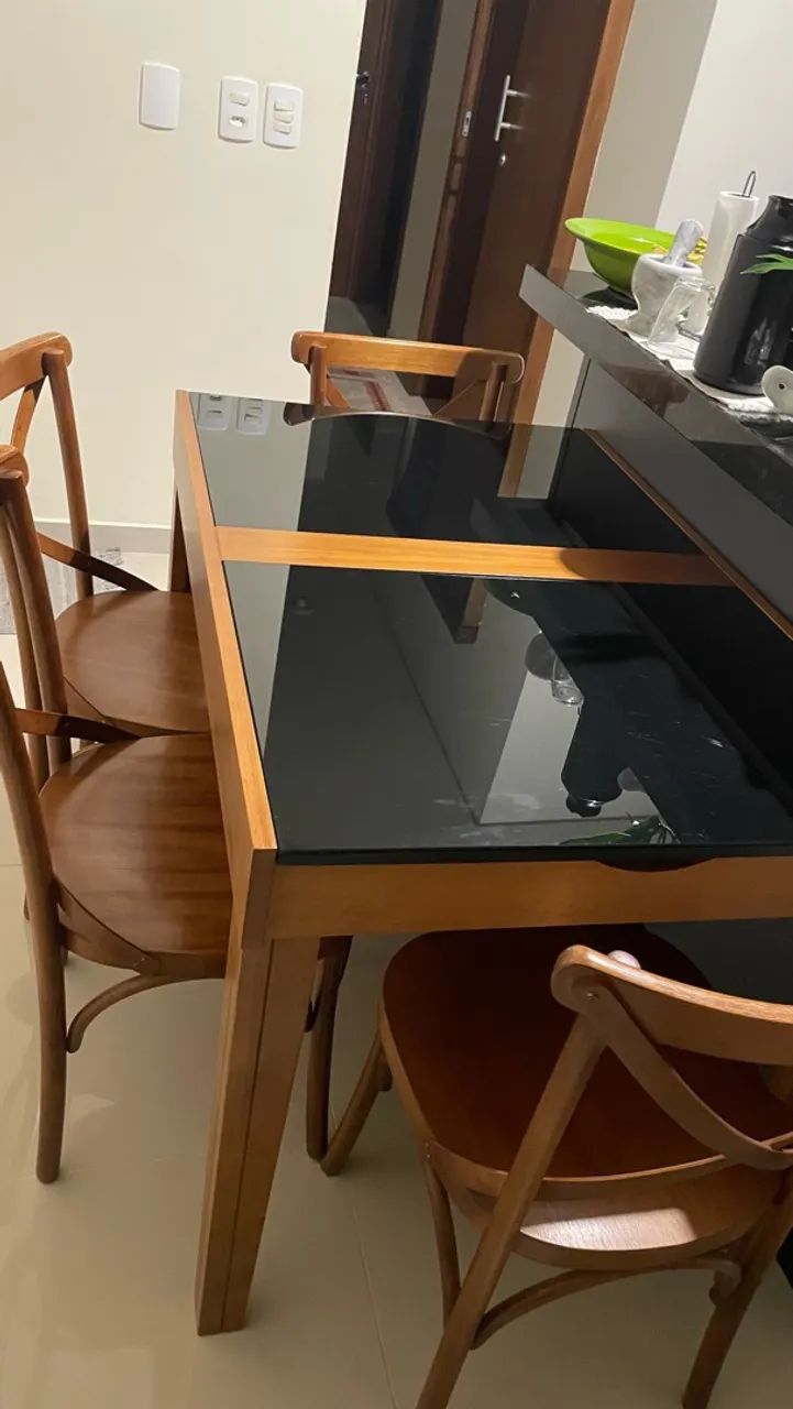Mesa de jantar extensível - 4 lugares