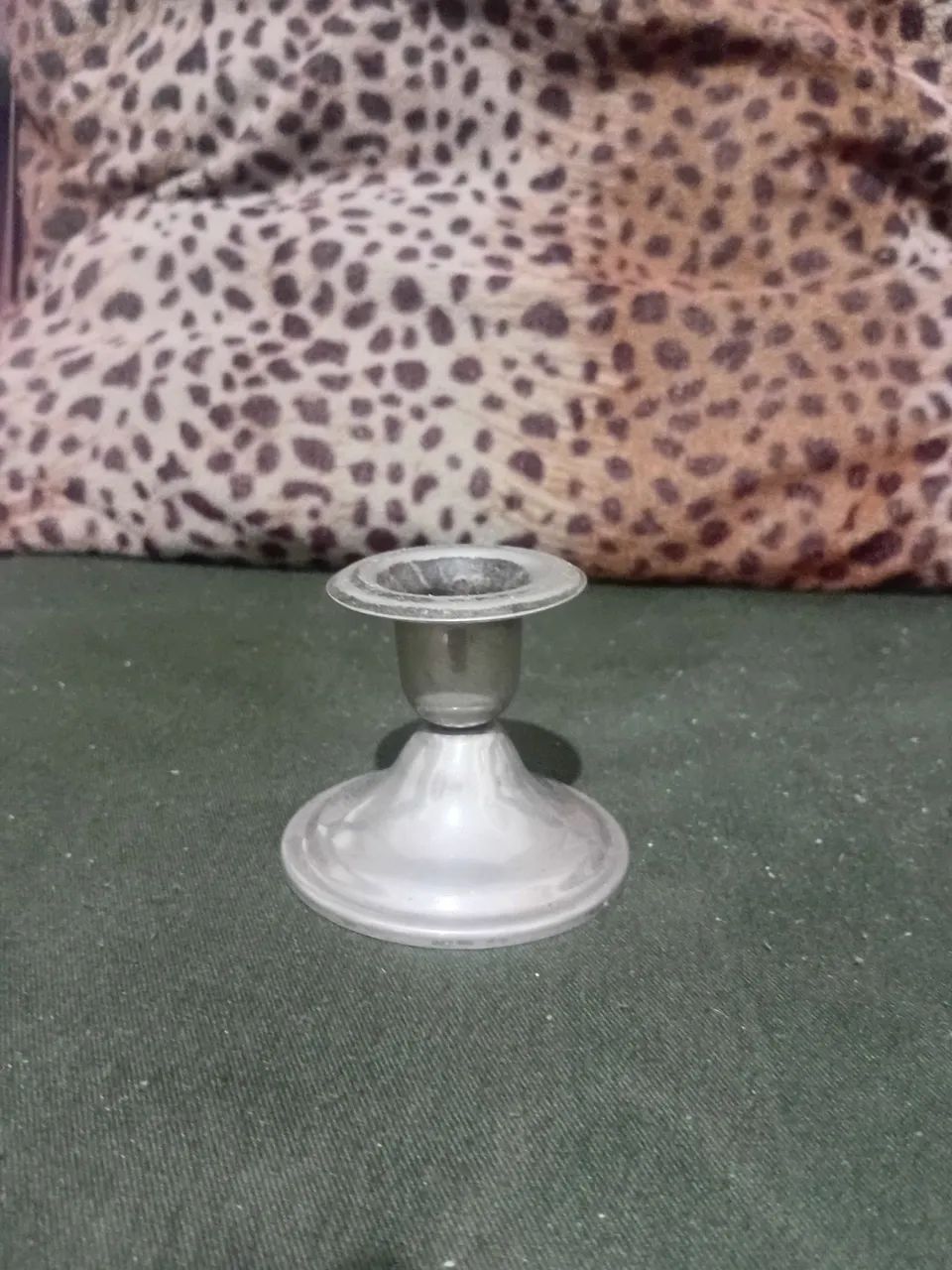 Castiçal em metal prateado - Foto 4