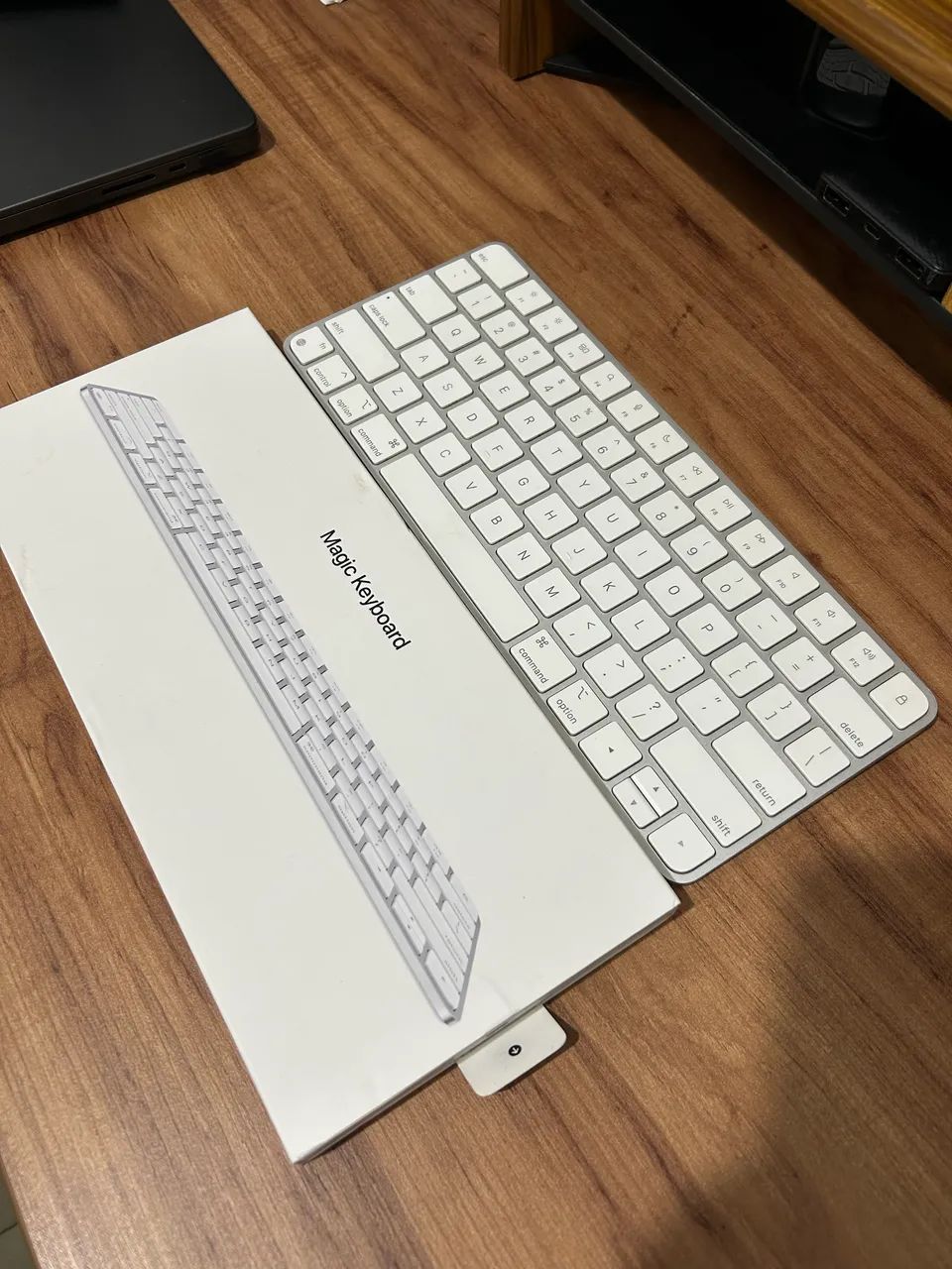 Apple magic keyboard - teclado semi novo com caixa - Foto 3