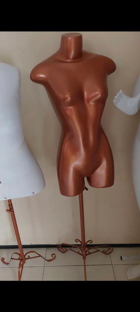 Busto manequim com pedestal