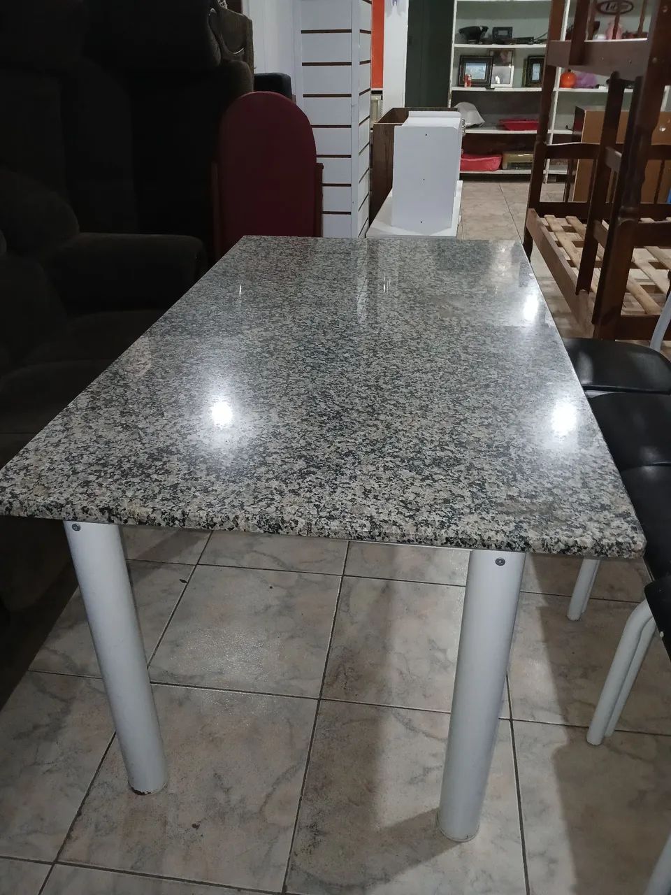 Mesa de mármore com 6 cadeiras  - Foto 4