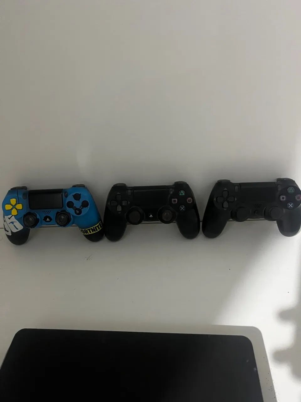PlayStation 4 + 3 controles - Foto 3