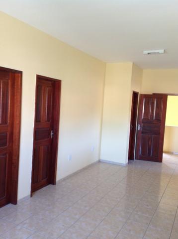 Duplex na Parquelândia com 6 quartos (3 suítes) e 3 vagas, para locação comercial - Foto 11