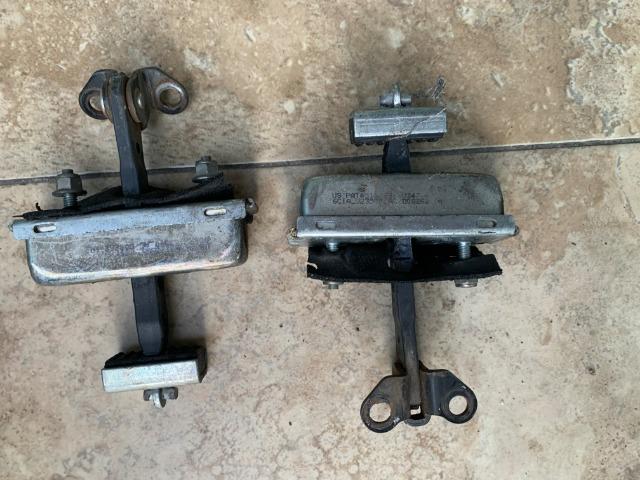 Limitador porta dianteira ford transit original cada 90 reais - Foto 5