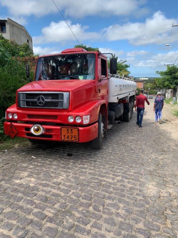 VENDO CAMINHÃO TANQUE MERCEDES-BENZ