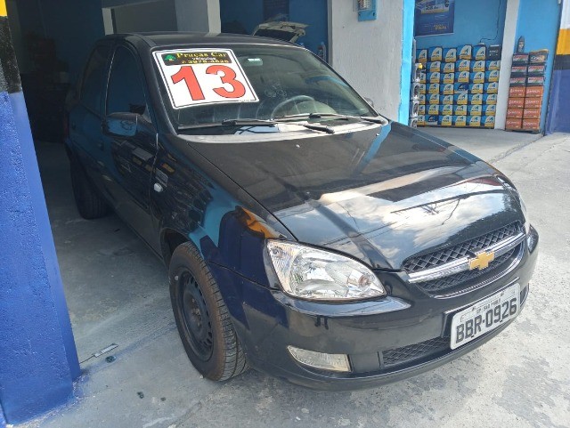 CORSA CLASSIC COM AR E DIREÇÃO 4 PNEUS NOVOS
