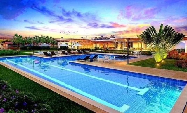 Lote de esquina poente frente a uma praça com 510m² no Alpha Ceará