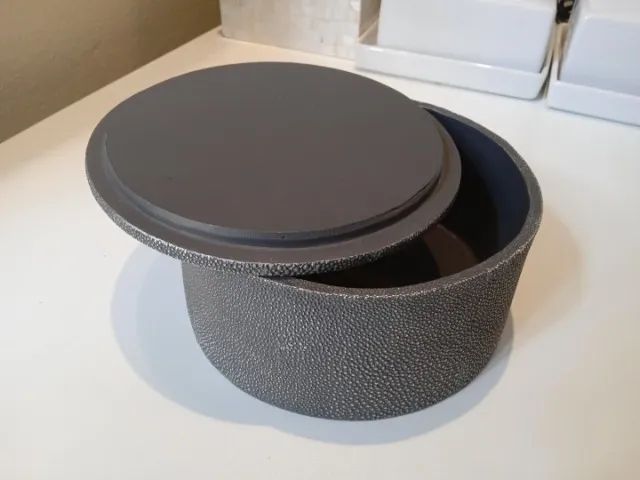 Pote Redondo c/ tampa em Plástico Cinza 8 cm x 16 cm x 16 cm - Foto 4