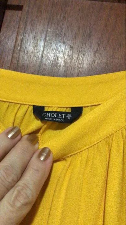 Vestido amarelo off-shoulder com cinto cholet - Foto 4