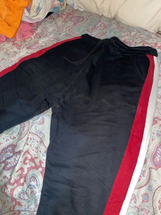 CALÇA MOLETOM PRETO E VERMELHO - Foto 4