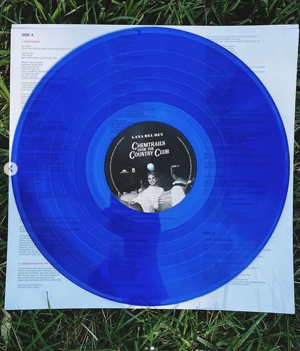 Vinil Lana Del Rey - Chemtrails Over The Country Club (RSD Blue Translucent) LACRADO - Foto 3