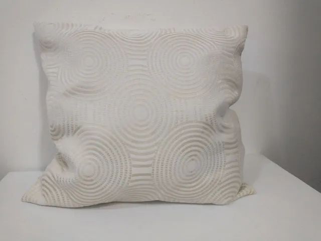 Capa de almofada branco e dourado - Foto 4