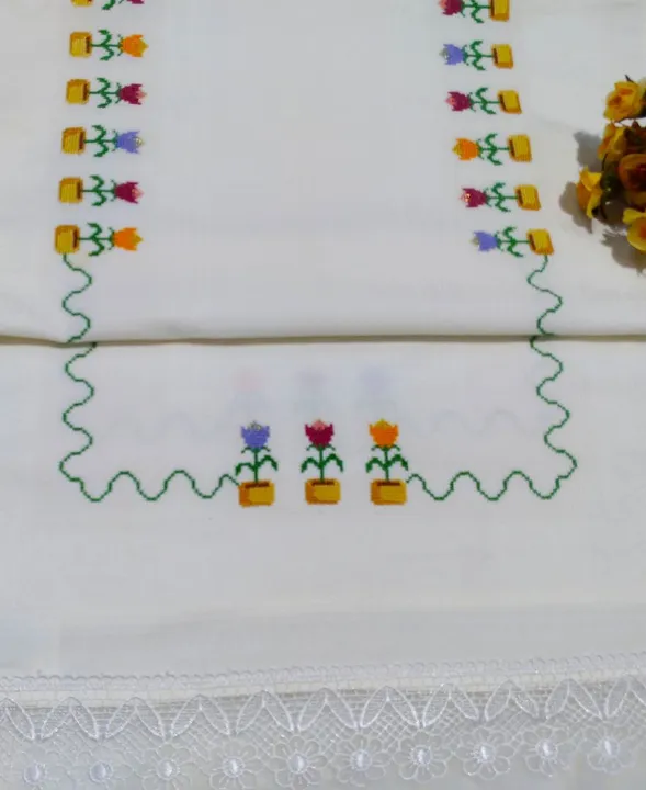 Caminho de mesa em ponto cruz 