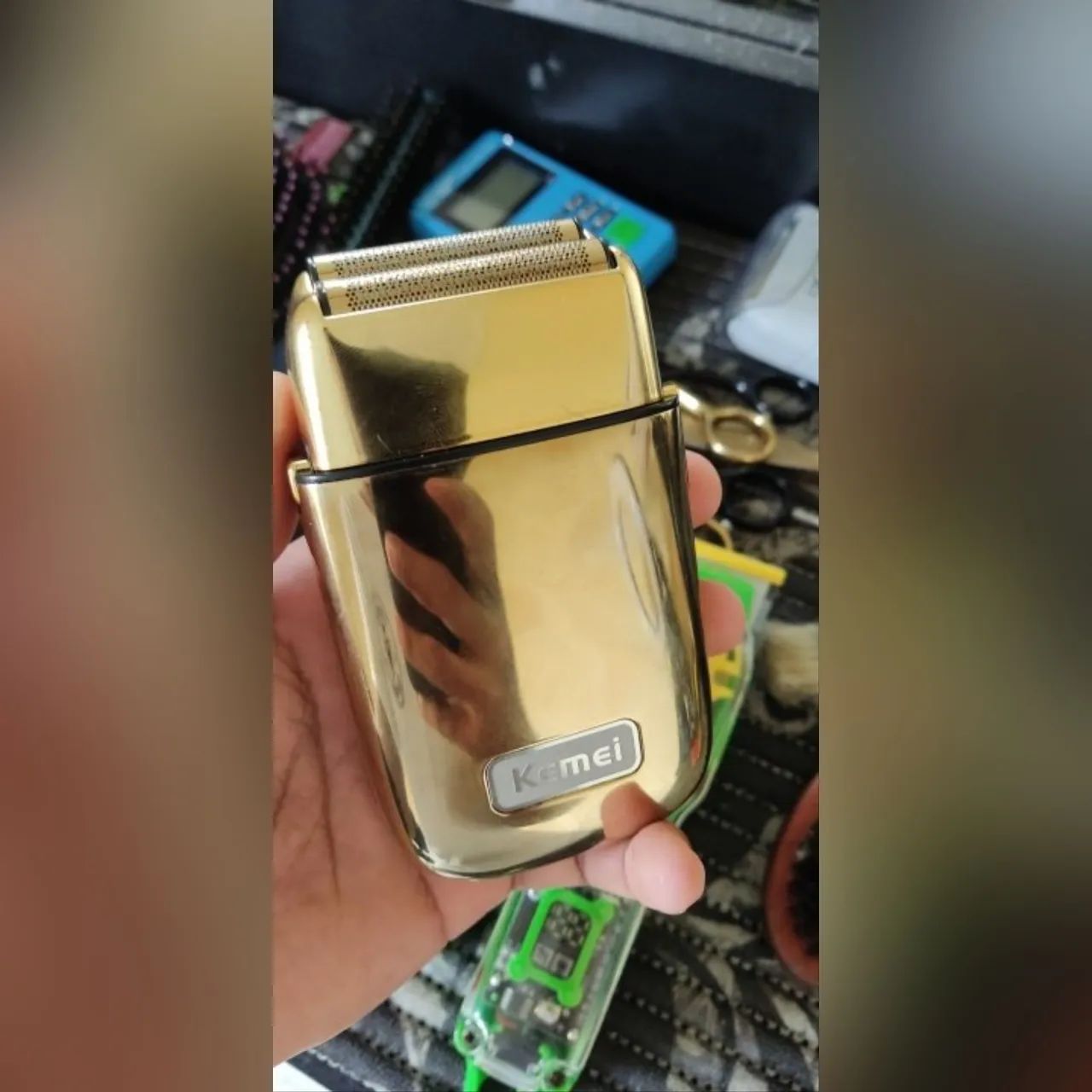 Shaver aparador e barbeador Profissional KEMEI GOLD Tx1/usb/lâmina titânio hipoalêrgica - Foto 3