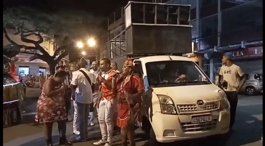 Mini Trio Elétrico para Desfiles de Blocos Carnavalescos e Ensaios de Escolas de Samba. - Foto 5