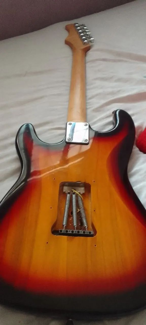 Guitarra Elétrica Stratocaster Sunburst para iniciantes - Foto 3