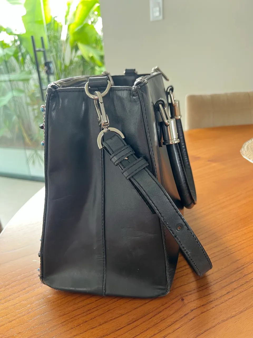 Bolsa Lorena Schütz couro preta grande  - Foto 2