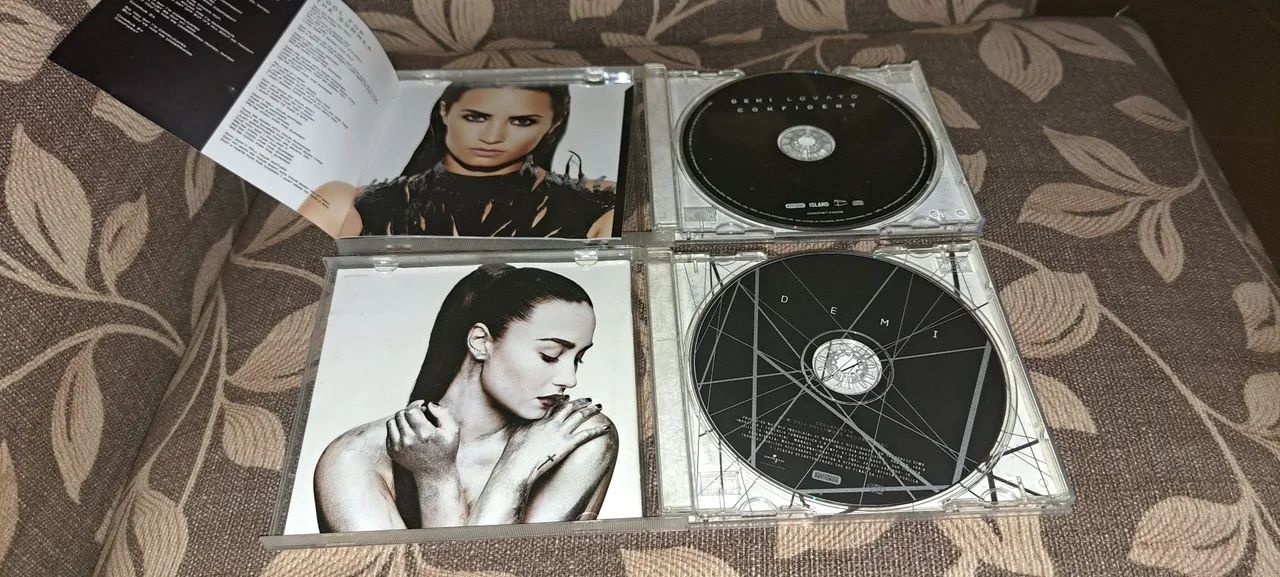 2 cds DEMI LOVATO 50,00 em tudo. - Foto 3
