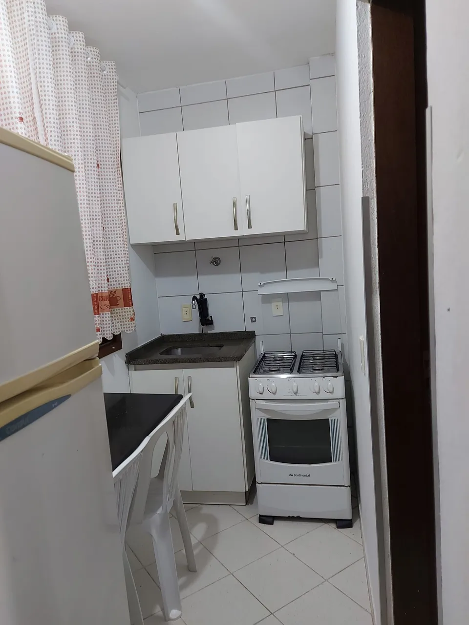 Alugo kitnet mobiliada na rua Tenente olímpio Costa 101, Coloninha, Florianópolis.