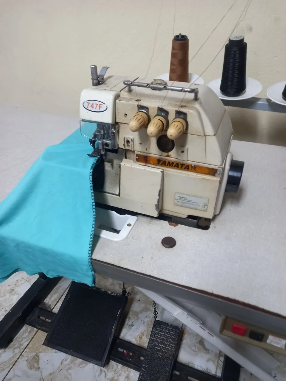 Maquinas industriais overloque e galoneira