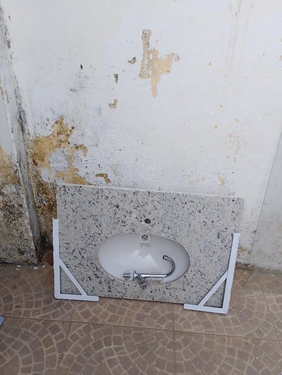 Bathroom sink64962160883074120