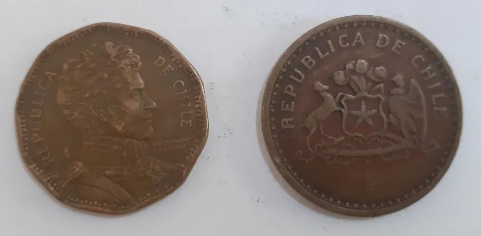Lote 2 Moedas Chile - 50 Pesos (1989) / 100 Pesos (1981) - Foto 2