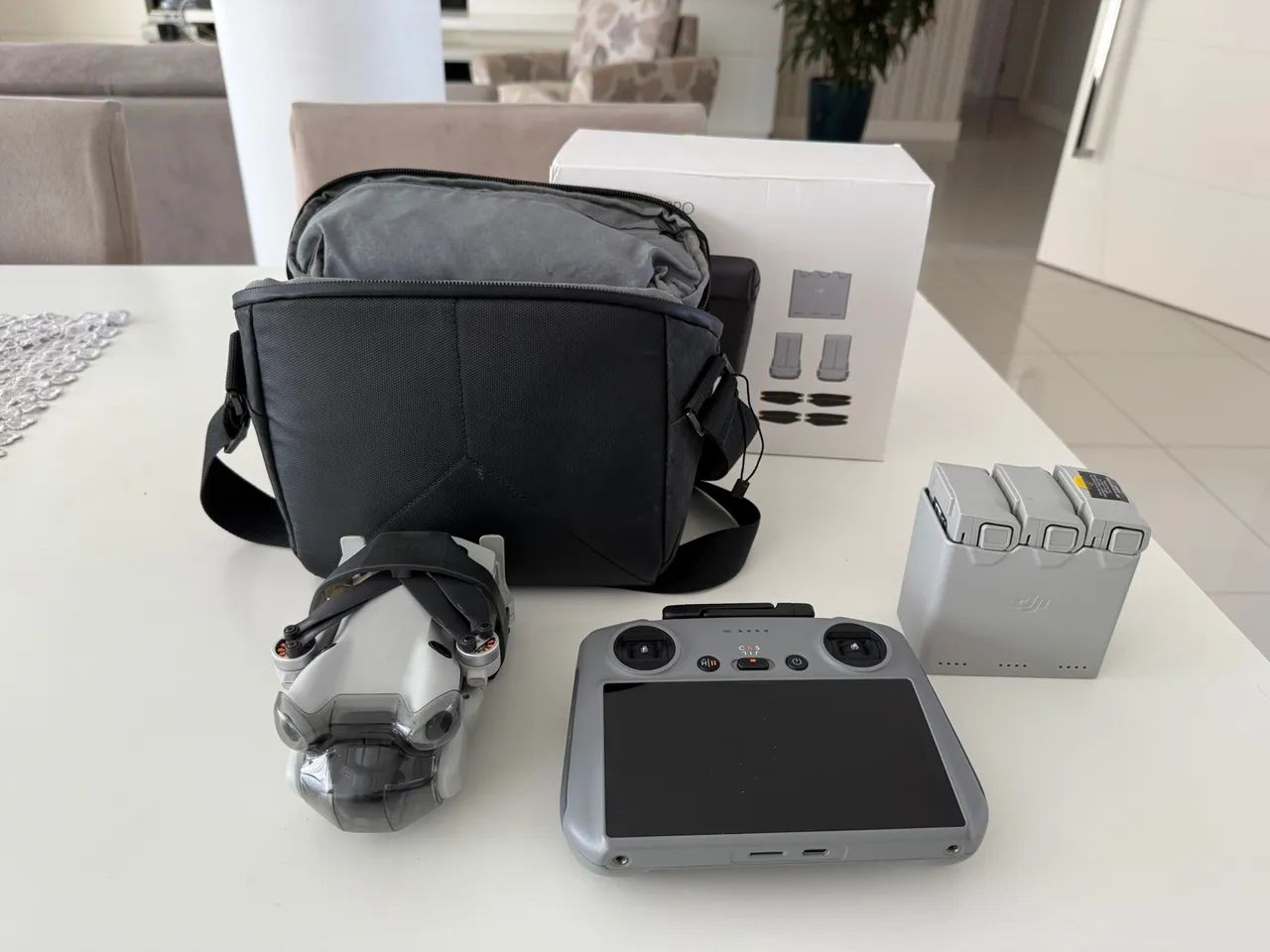 Drone DJI Mini 4 PRO con kit FLY MORE PLUS