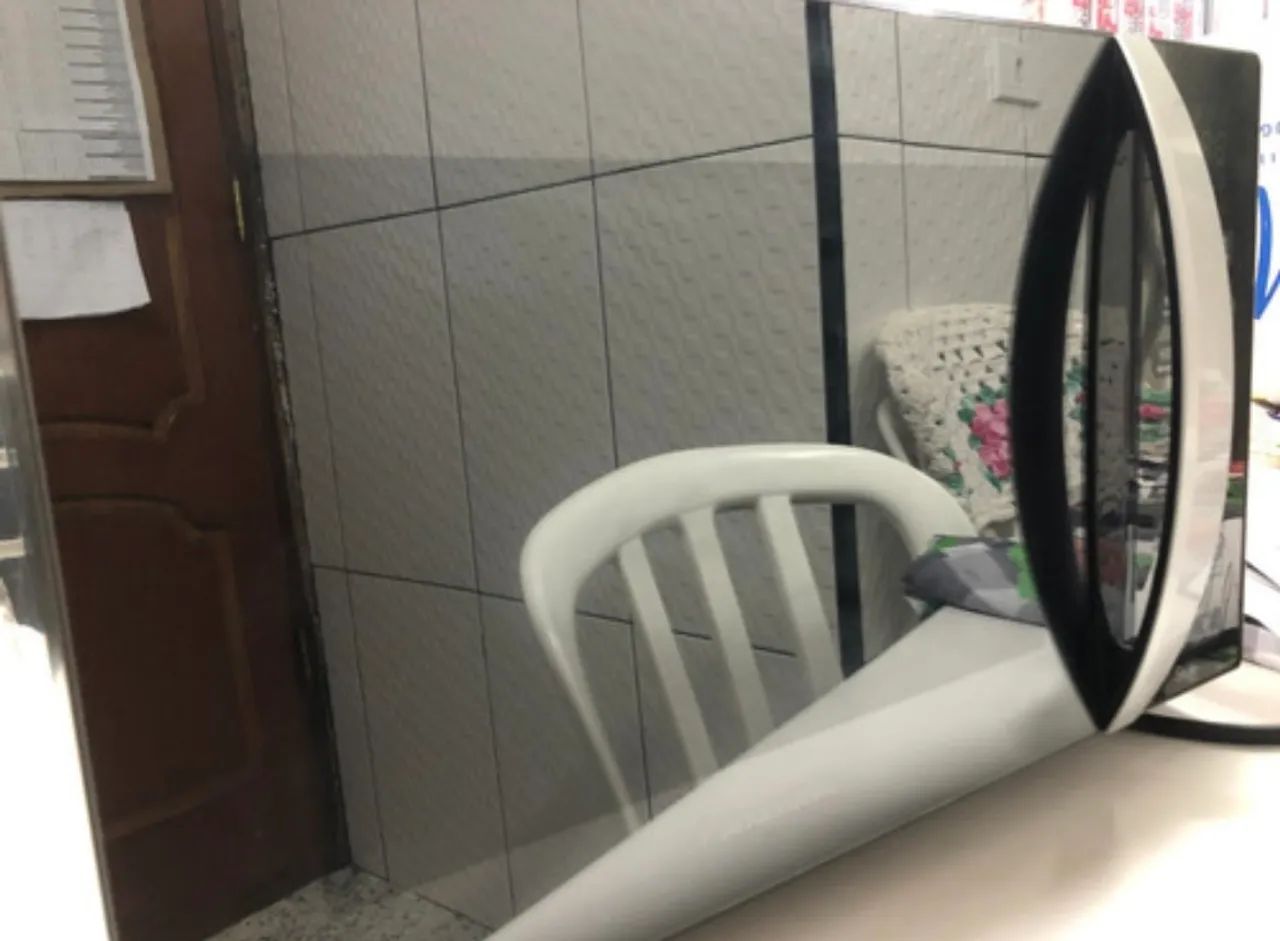 COM DEFEITO LEIA ANUNCIO Microondas Panasonic 30L Grill Usado - Foto 2