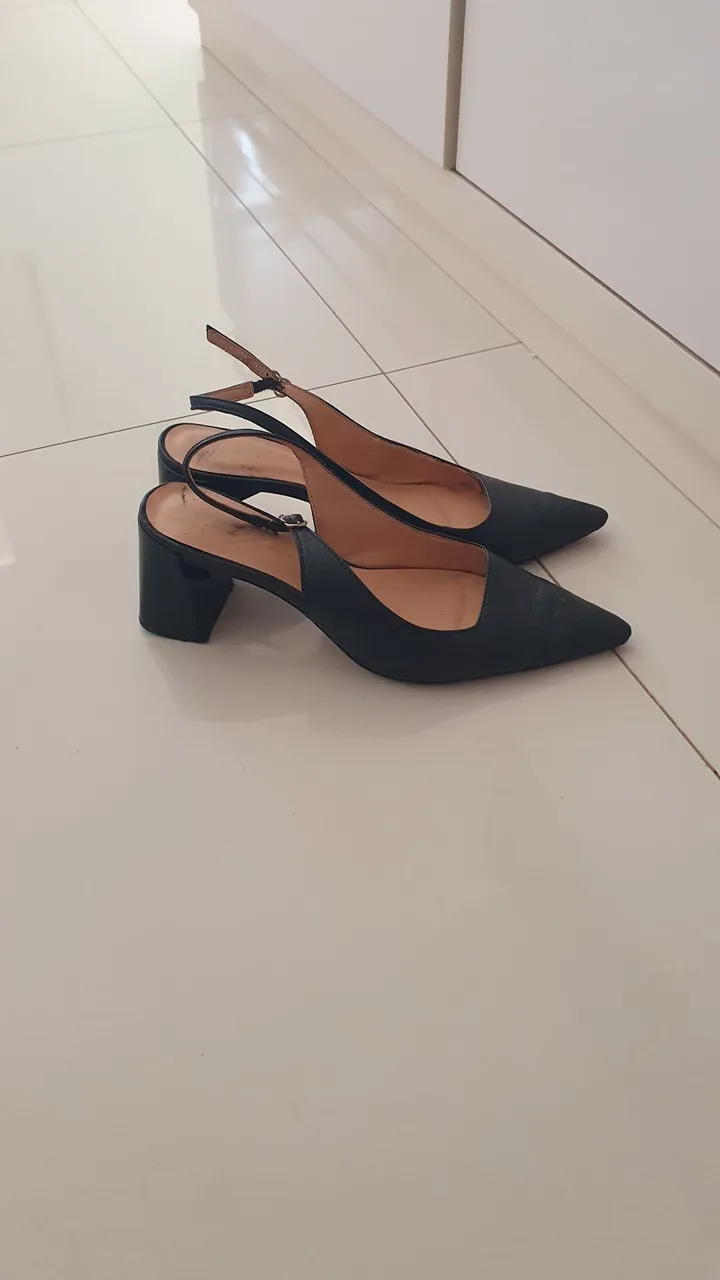 Sapato Luiza Barcelos tam 36 50 reais